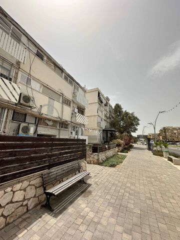 גיורא יוספטל 13