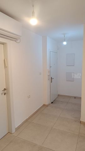 שער ציון 12