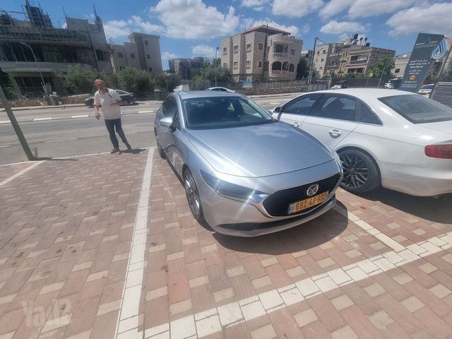 מודעת רכב מאזדה 3