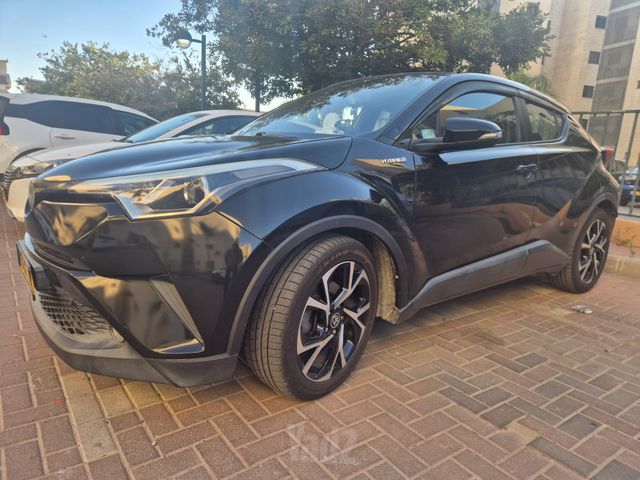 מודעת רכב טויוטה C-HR