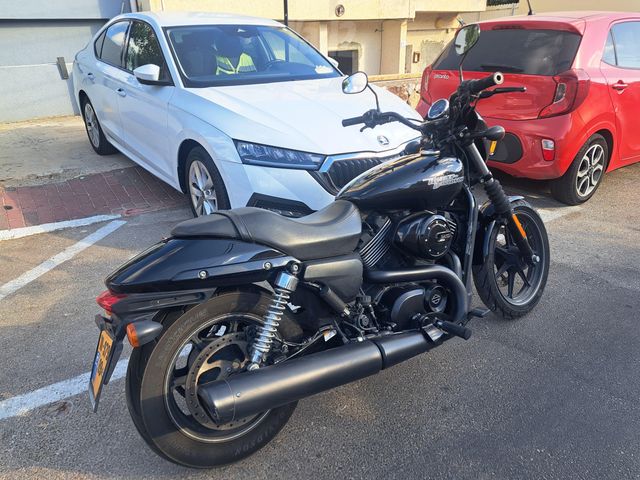מודעת רכב הרלי דיווידסון סטריט 750