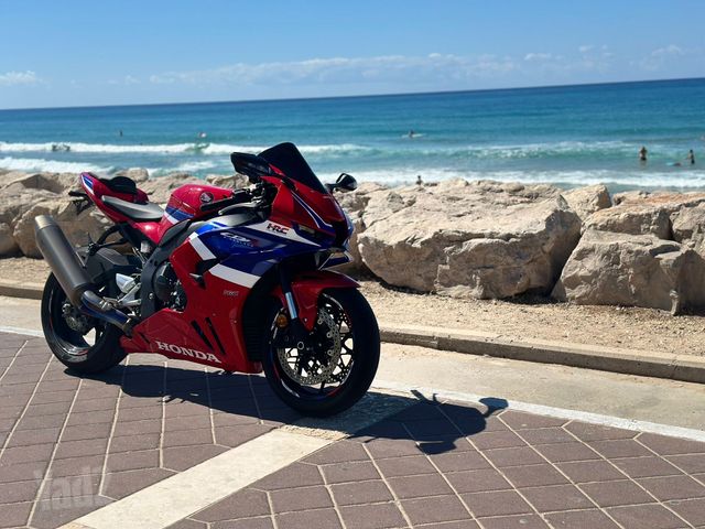 מודעת רכב הונדה CBR1000RR