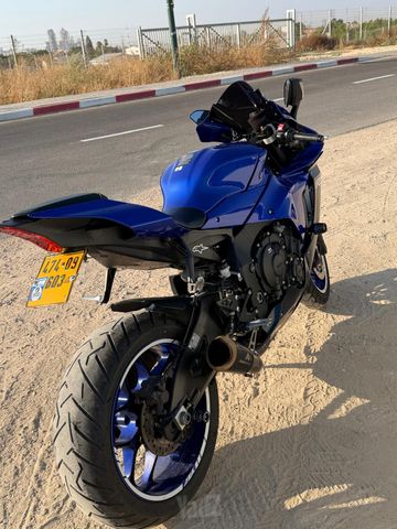 מודעת רכב ימאהה YZF-R1