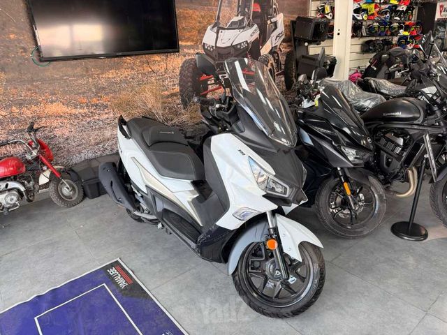 מודעת רכב סאן יאנג ג'וי-מקס Z-300