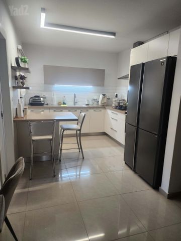 שביל חודשי השנה 16