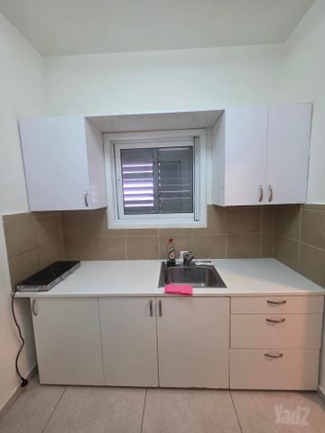 1 חדרים ₪3,300 בבת ים