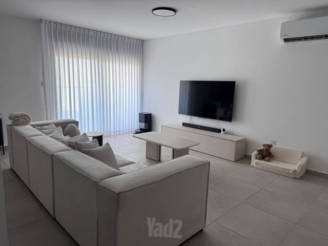 שקמים ואגמים