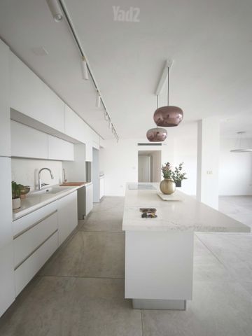 Herzliya, Israel 4