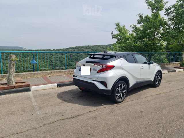 מודעת רכב טויוטה C-HR