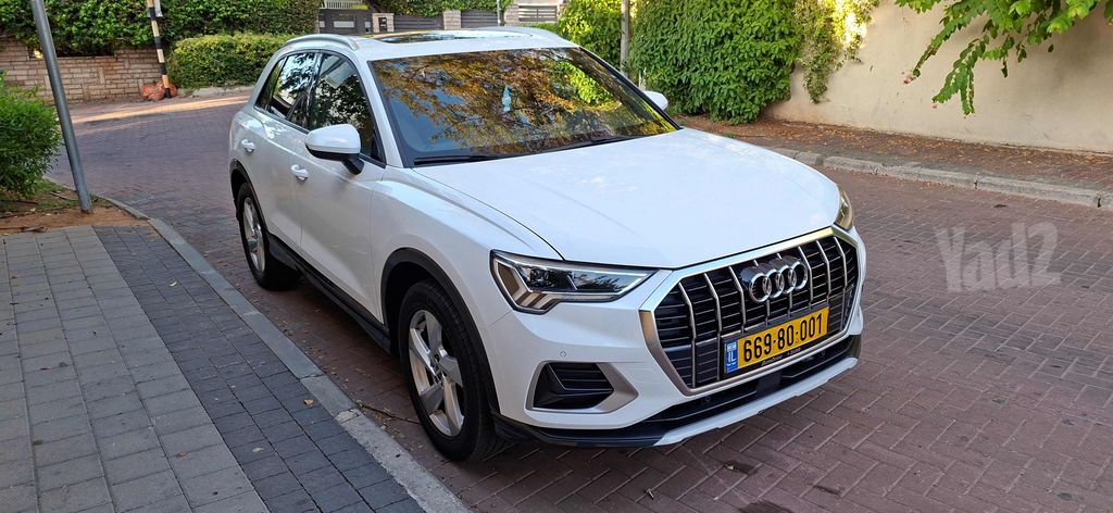 מודעת רכב אאודי Q3 1