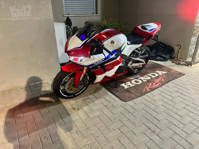 מודעת רכב הונדה CBR600RR