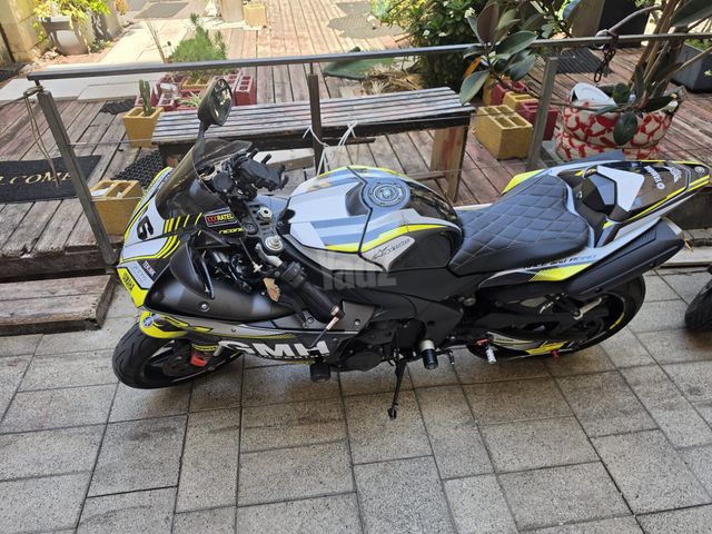 מודעת רכב ימאהה YZF-R1