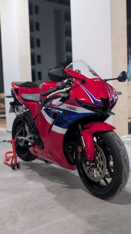 מודעת רכב הונדה CBR600RR