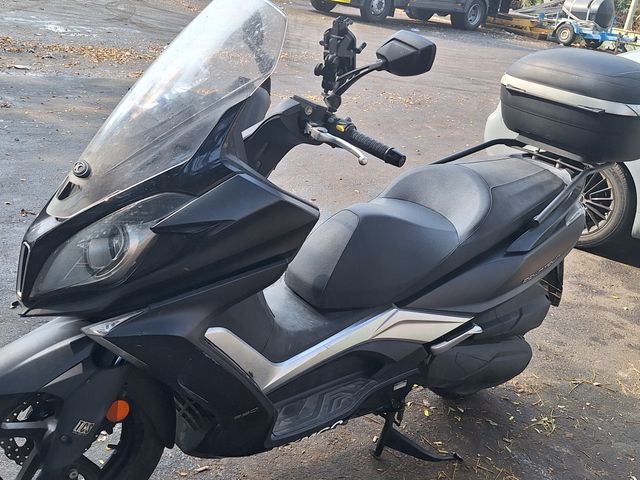 מודעת רכב קימקו דאון-טאון 350
