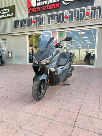 מודעת רכב סאן יאנג ג'וי-מקס Z-300