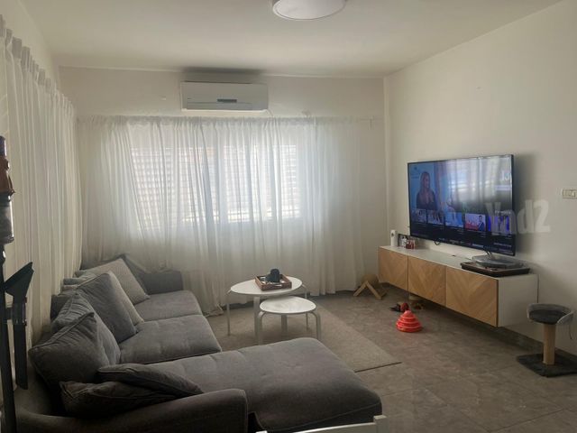 הקוממיות 8