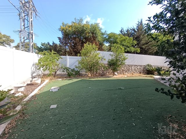 שדרות ירושלים 16