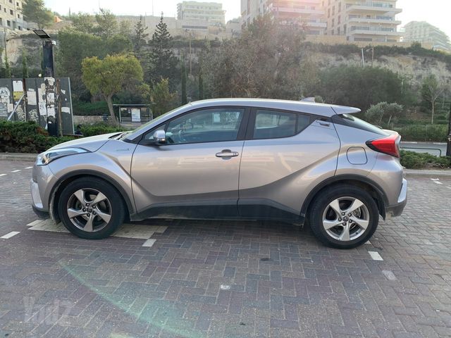 מודעת רכב טויוטה C-HR
