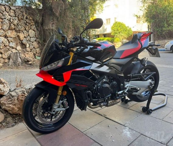 מודעת רכב אפריליה טואונו V4