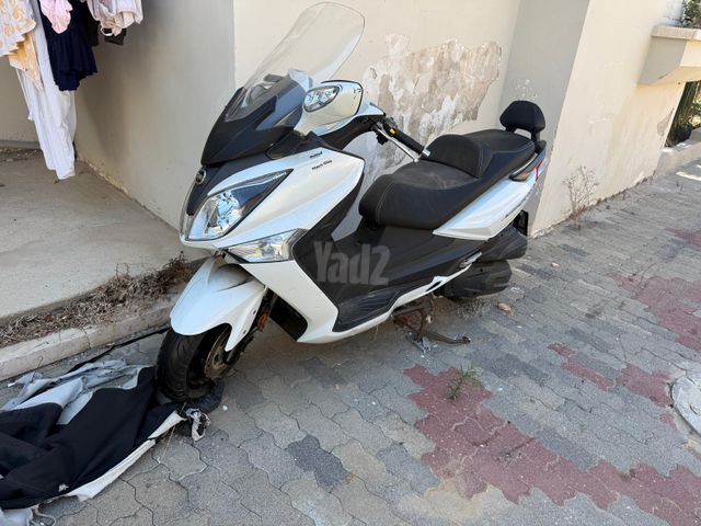 מודעת רכב סאן יאנג ג'וי-מקס 300 XI