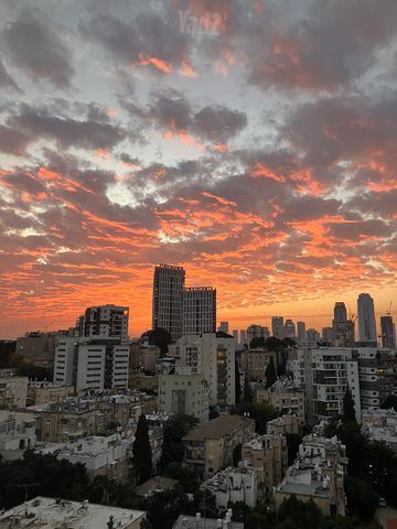 שדרות הצנחנים 18