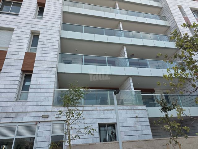 ארבע אמהות 12
