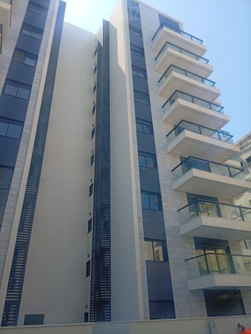 חנה סנש 