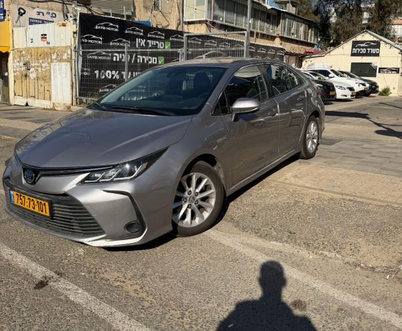 קורולה Sun היברידי אוט׳ 1.8 (98 כ״ס)
