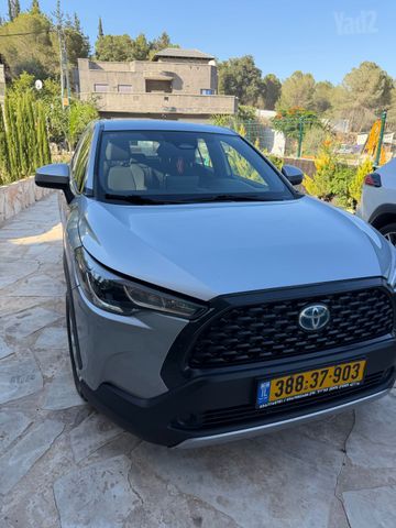 מודעת רכב טויוטה קורולה קרוס