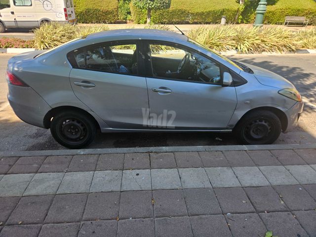 מודעת רכב מאזדה 2