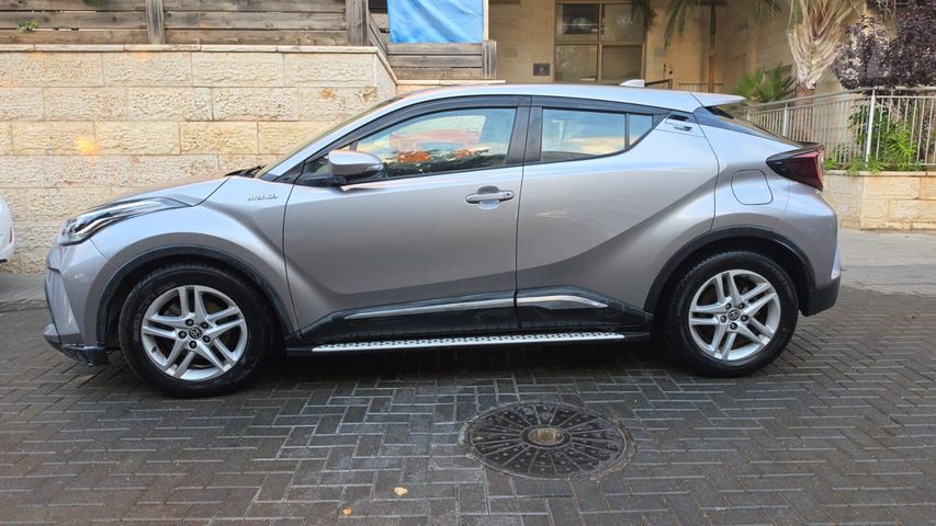 מודעת רכב טויוטה C-HR