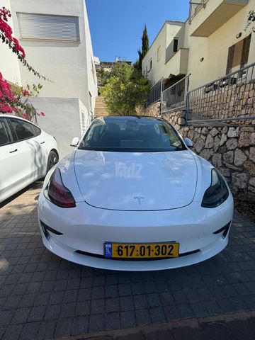 מודעת רכב טסלה מודל 3