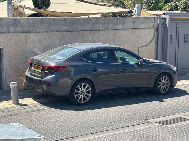 מודעת רכב מאזדה 3