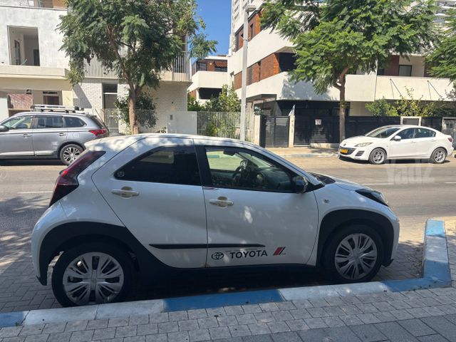 מודעת רכב טויוטה אייגו X