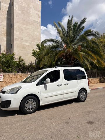 ברלינגו  Comfort ידני קומבי 7 מק 5 דל 1.6 (100 כ״ס)