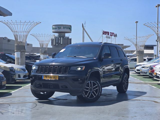 מודעת רכב ג'יפ גרנד צ'ירוקי