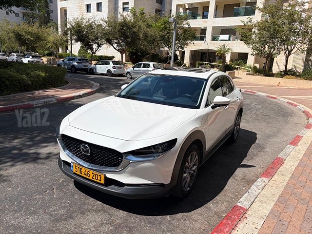 מודעת רכב מאזדה CX-30