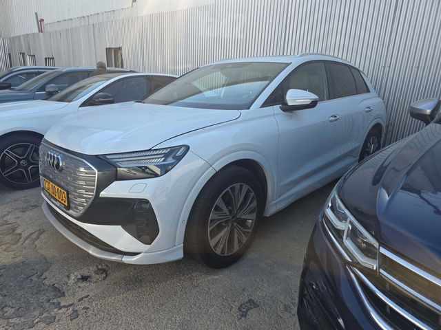 מודעת רכב אאודי Q4 e-tron