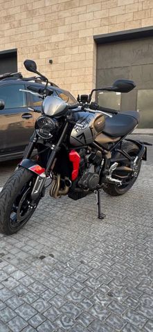 מודעת רכב טריומף Trident 660