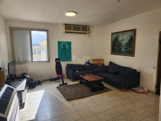האם 25