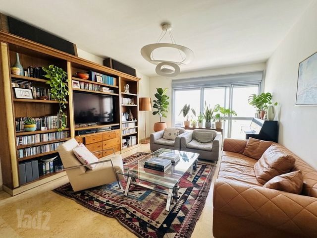 Givatayim, Israel 4