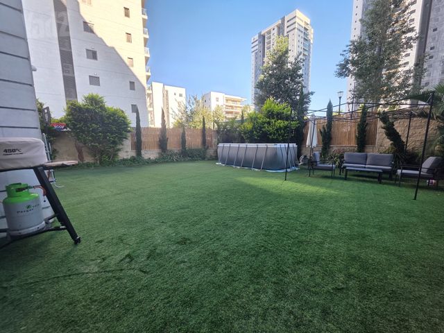 אהוד מנור 