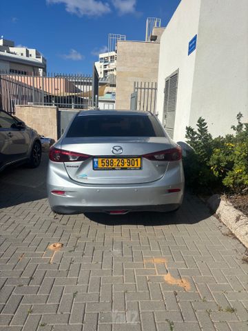 מודעת רכב מאזדה 3