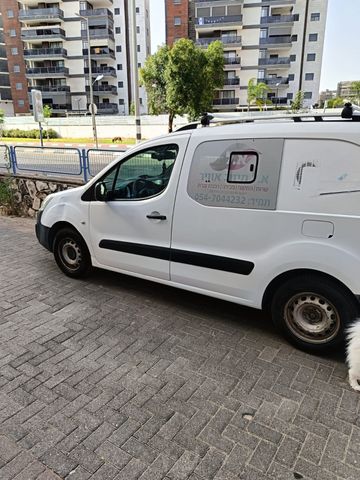 מודעת רכב סיטרואן ברלינגו