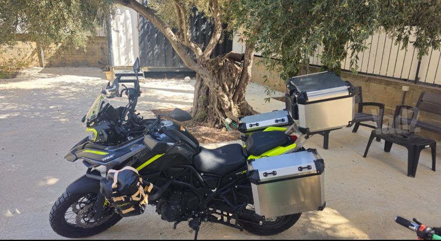 מודעת רכב בנלי TRK702X