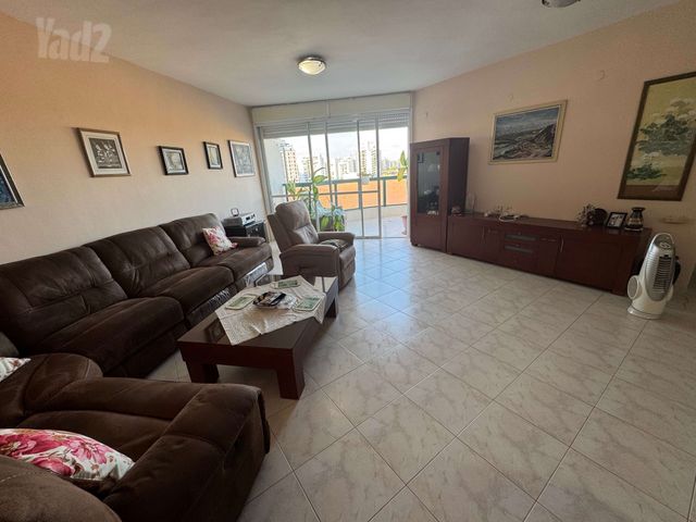 Holon, Israel 4