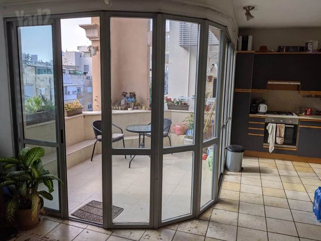 בן יהודה 135