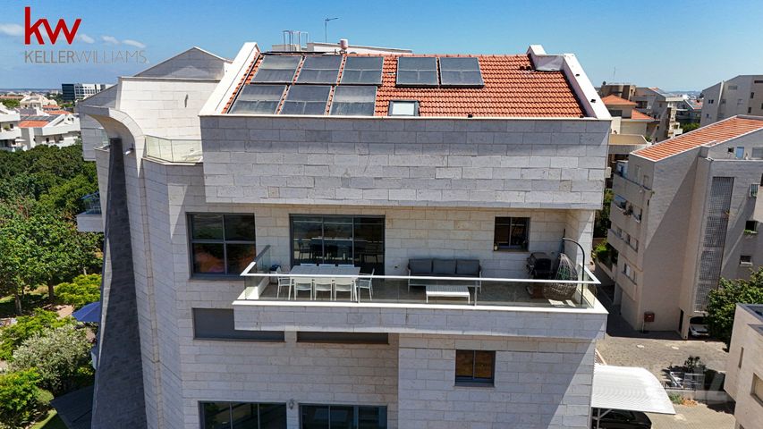 קרית הפרחים - 2005