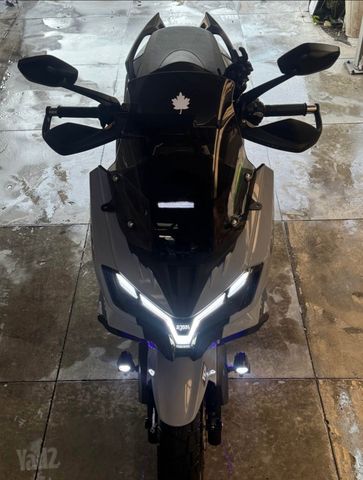 מודעת רכב סאן יאנג ADX 300