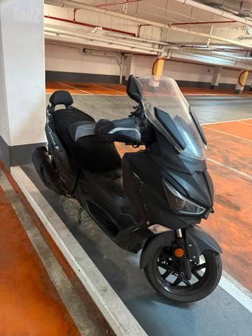 מודעת רכב סאן יאנג ג'וי-מקס Z-300